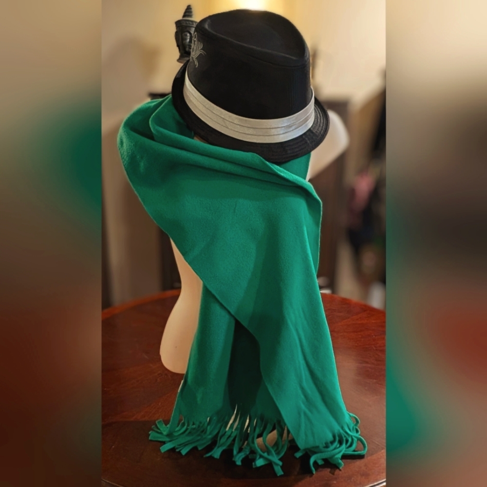 EUC Old Navy Womens Green Scarf with Fringes